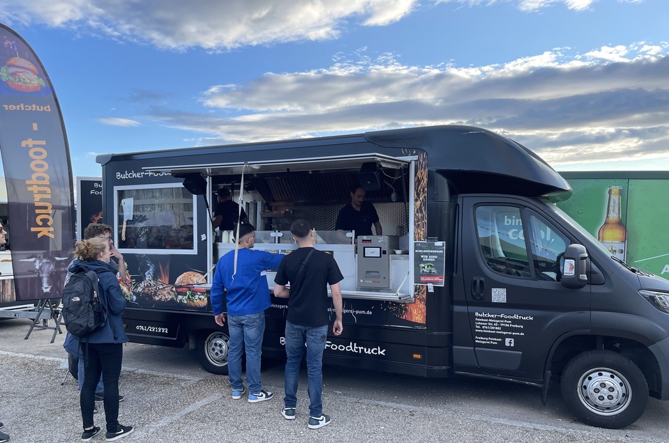 PerfectMoney Vicky im Foodtruck.