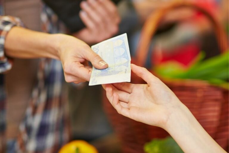 Barzahlungen am günstigsten für Handel und Einzelhandel - Rückgang Barzahlungen pandemiebedingt auf 60,9 %